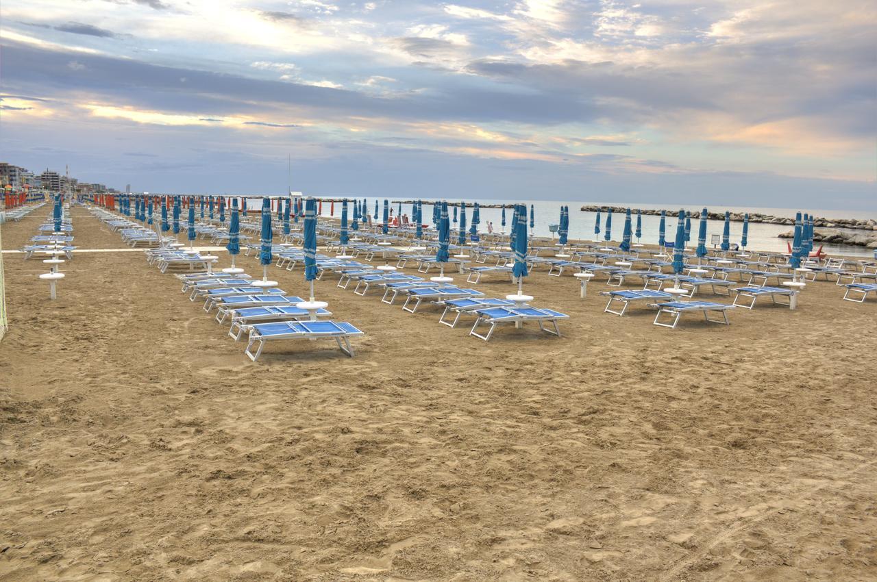 Hotel Simplon Bellaria-Igea Marina Buitenkant foto